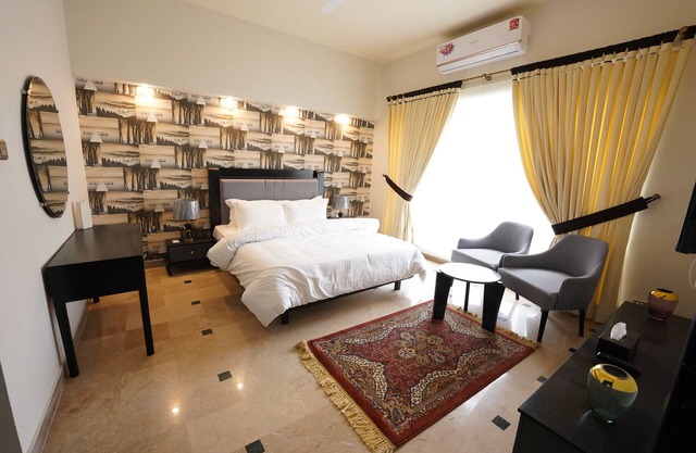 Peaceful and Private Deluxe room for families. Only 2 minute walk from market.