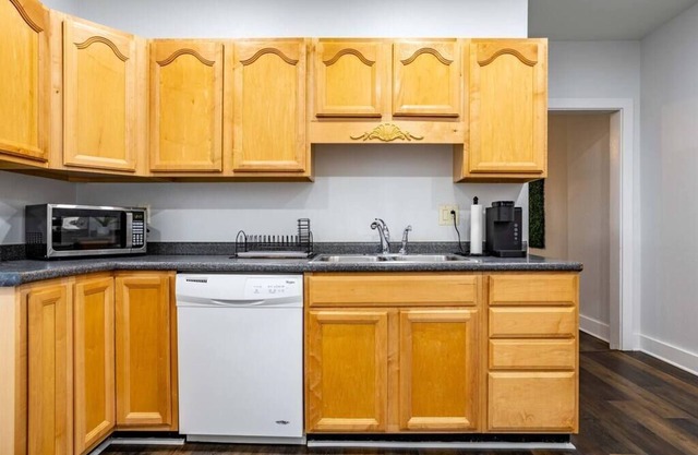 ✪Peaceful and Spacious Downtown Home✪