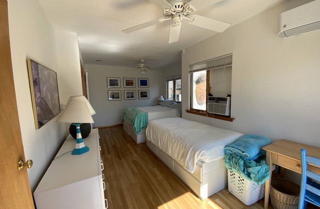 Peaceful Beach Retreat 5 min from Bay and Ocean