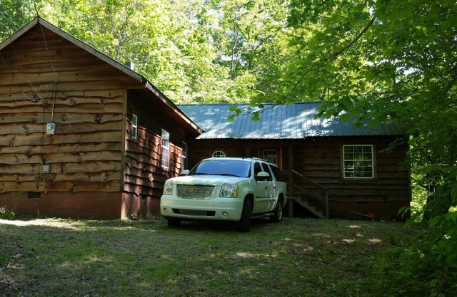 Peaceful Cabin Nestled On A Ridge In The Blue Ridge Mountains At Cattail Creek