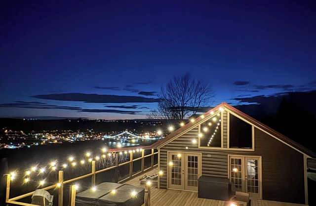 Peaceful cabin with spectacular river and scenic views.