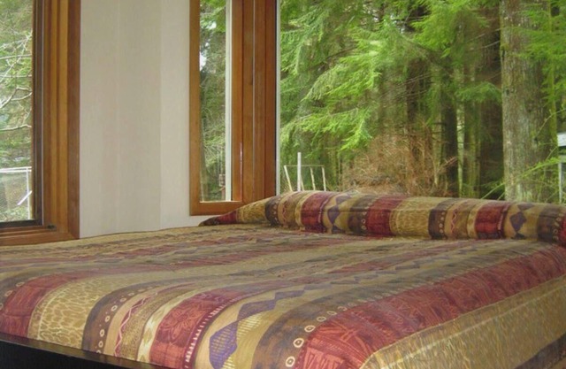 Peaceful, comfortable getaway - surrounded by gardens and forest.