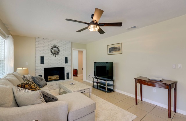 Peaceful Country Home in Williston: Horses Welcome