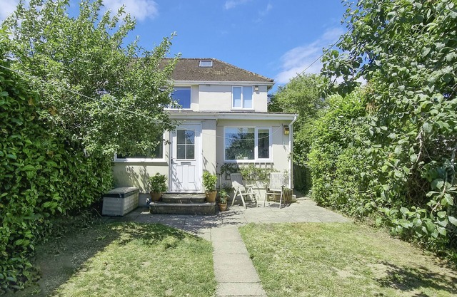 Peaceful countryside location within walking distance of amenities