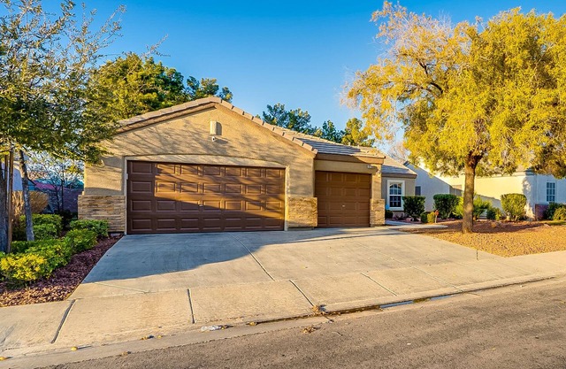 Peaceful & Cozy 3 Bed with Hot Tub!