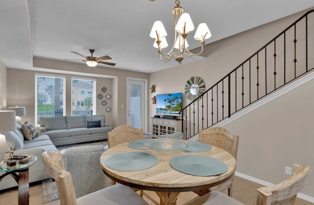 Peaceful getaway townhome on the bay & close to the beach with all the amenities