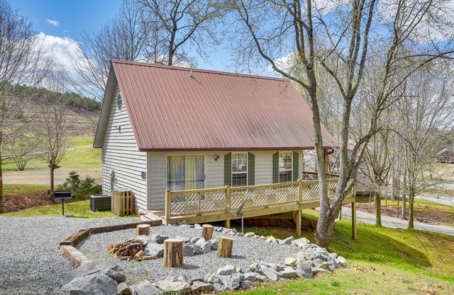 Peaceful Guntersville Cabin: Fire Pit, Near Lake!