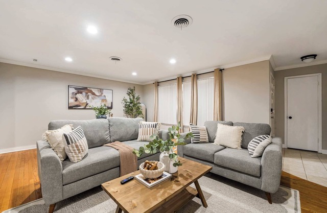 Peaceful- Home in Tinley Park