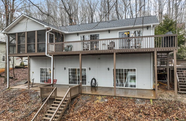 Peaceful Lakefront 4BR w/dock - kayaks - Check out our reviews!