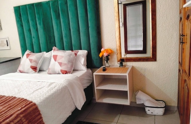 Peaceful lodge with free WiFi in Kempton Park, near airport, near airport