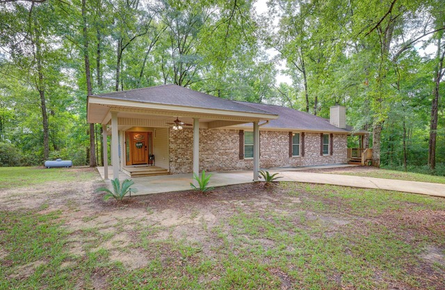 Peaceful Lucedale Hideaway on Private Acerage!