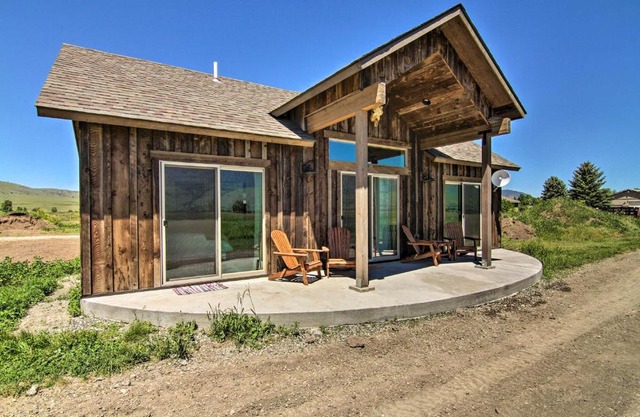 Peaceful Mtn Retreat about 43 Mi to Yellowstone!