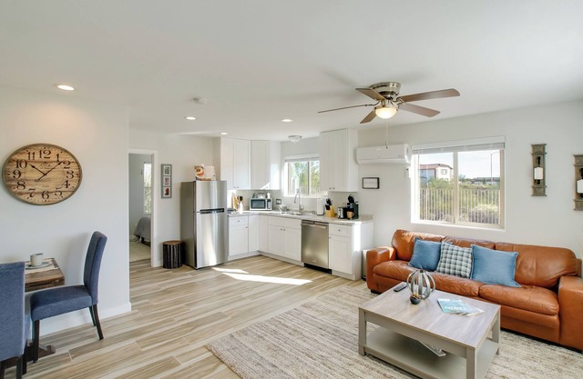 Peaceful Peoria Bungalow w/Pool & BBQ