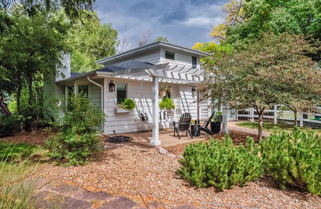 Peaceful Retreat Near Downtown Boulder – 1 Acre of Fun & Relaxation