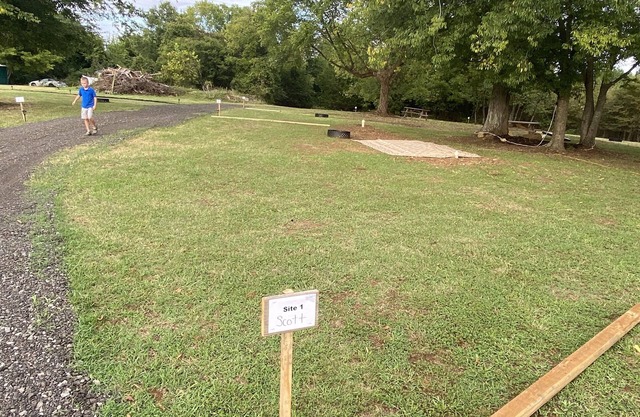 Peaceful RV site Full Hookup on 175acre Farm