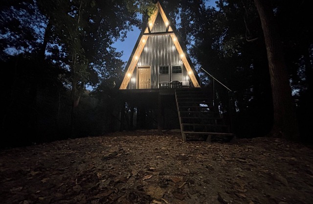 Peaceful secluded cabin located near Horseshoe Lake