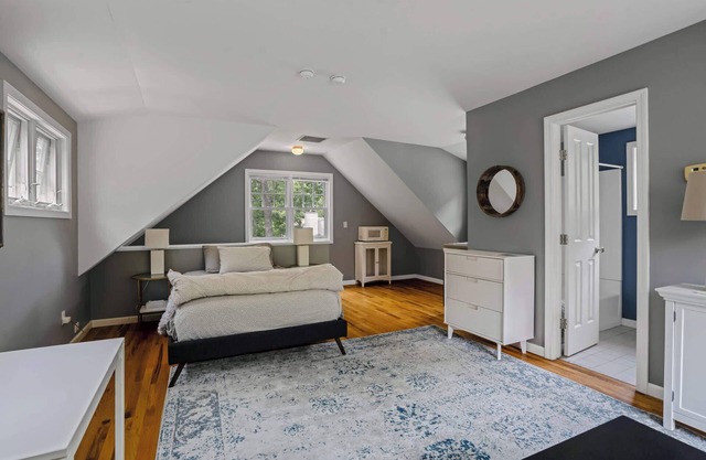 Peaceful Southampton Studio Getaway