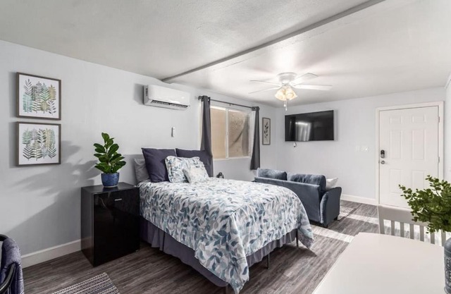 Peaceful Studio in Tempe with Parking and Huge Backyard