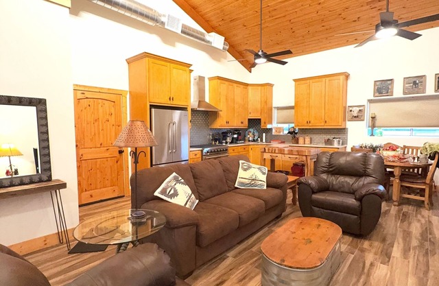 Peaceful Texas Retreat w/Gourmet Kitchen, Ranch Views, Optional MasterChef Meals