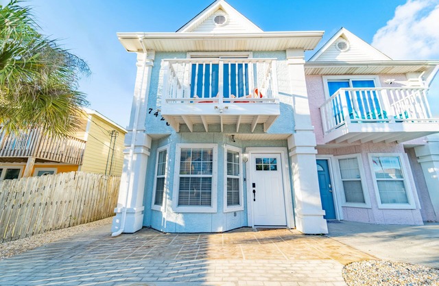 Peaceful Townhouse Just Steps from the shore