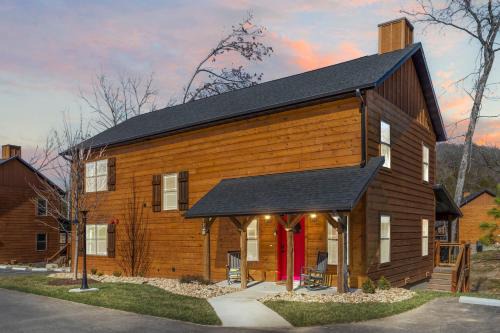 Peaceful Water View-Cozy Cabin-Free Daily Tickets-Near Table Rock-Pvt Hot Tub