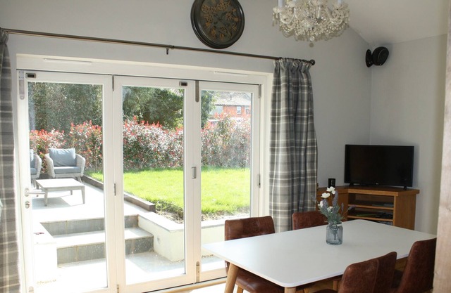 Peacock Lodge - Holiday Home, ideal for exploring Norfolk & Suffolk.