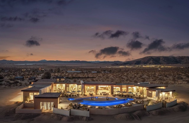 Peak by Fieldtrip | 8 BR Modern Oasis | 2 Pools