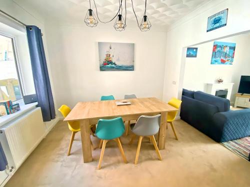Pebbles Family friendly Holiday Home Weymouth 2 mins from beach