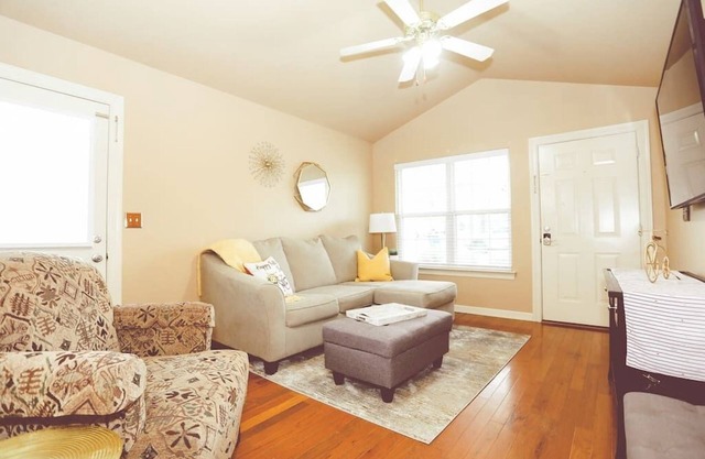 Pedal Inn 1 - Trails 2 Minutes Away & Dogs Welcome