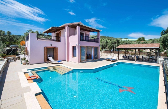 Pegasus - Three Bedroom Villa, Sleeps 6
