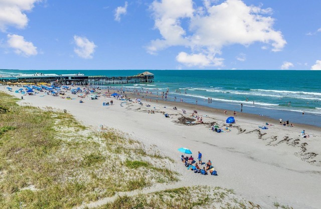 Pelican’s Rest at Cocoa Beach – 4 BDR Canal-Front Home, Walk to Beach!
