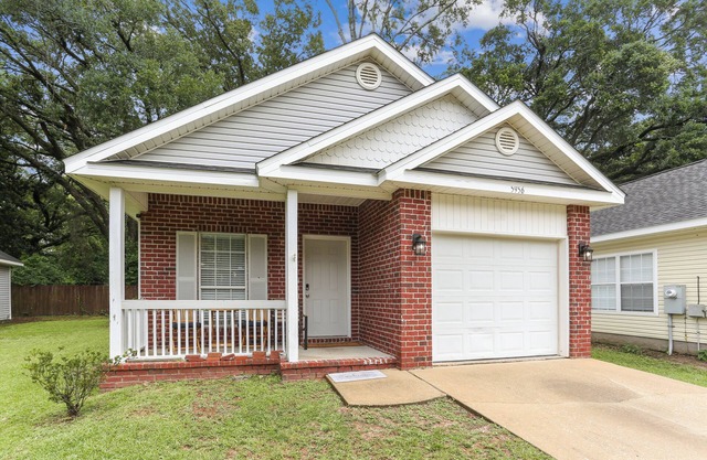 Pensacola Farmhouse Bungalow