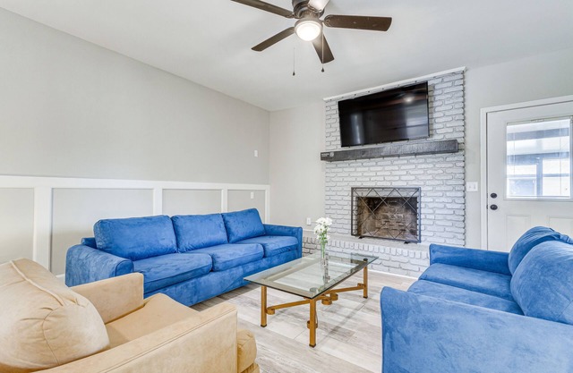 Pensacola Home w/Screened Porch: 10 Mi to Beach!
