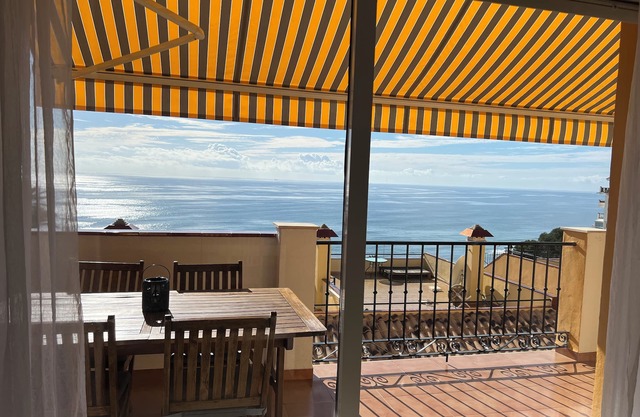 Penthouse apartment with spectacular sea views