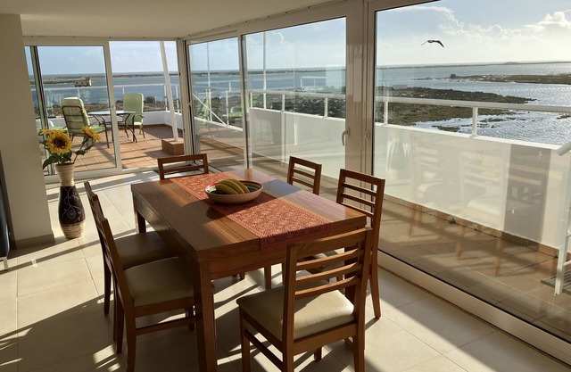 Penthouse Apartment With Communal Pool & Spectacular Lagoon Views.