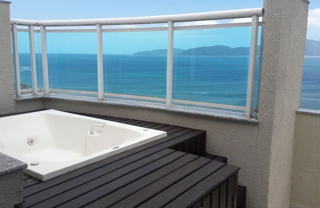 Penthouse in Porto Real Suites with 3 suites, barbecue and whirlpool