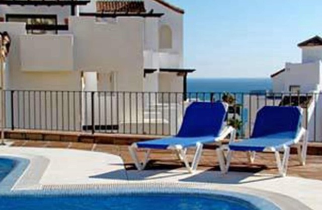 Penthouse in La Alcaidesa with Great Views, Shared Pool, A/C & Wi-Fi