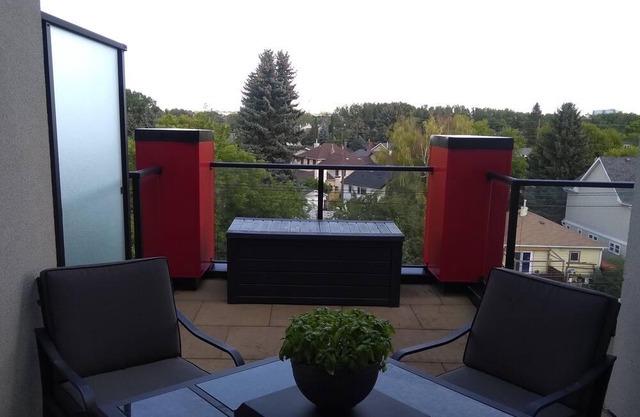 Penthouse in trendy Inglewood