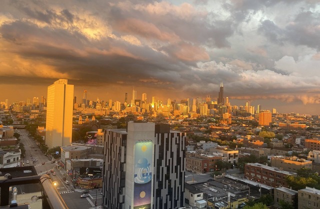 Penthouse Loft - High Ceilings, Unique City Views