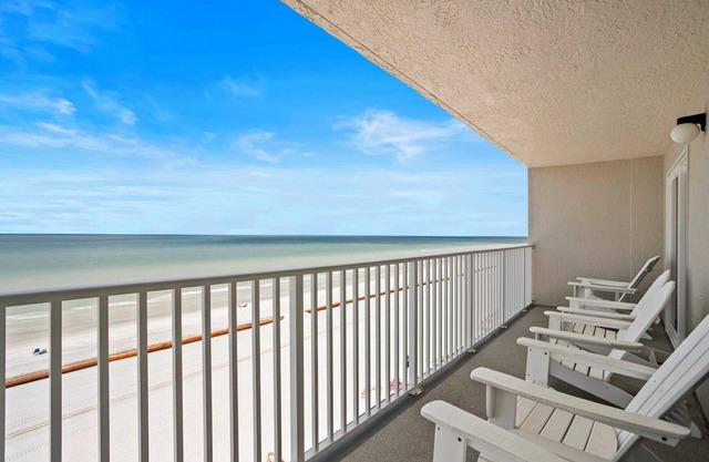 Penthouse Paradise: Gulf-Front 3 BD/2 BA