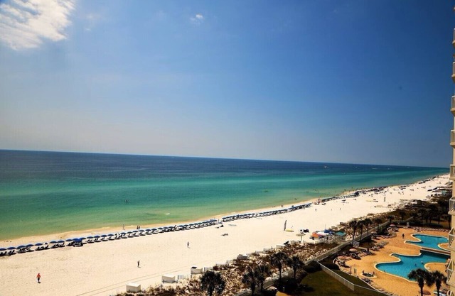 Penthouse, Rates Reduced, Heated Pool & Hot Tub, Fabulous View & Decor