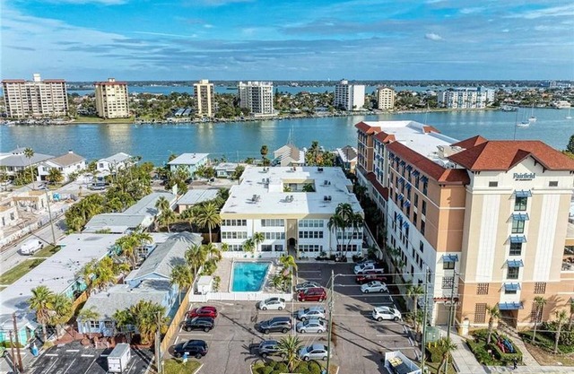 Penthouse Shores 307 - Spacious Water Views