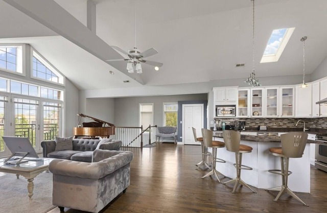 Penthouse Spa Condo @ Bronzeville