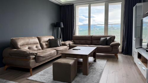 Penthouse Views-Free Pool & Spa