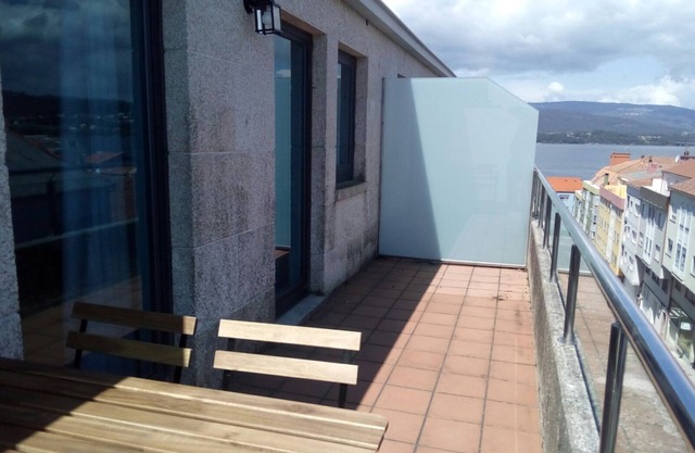 Penthouse with large terrace and sea views, with free WiFi