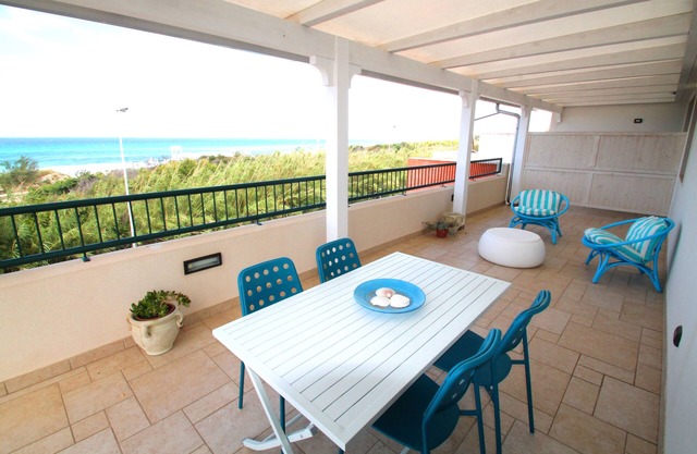 Penthouse with panoramic sea view 50 meters from the sandy beaches