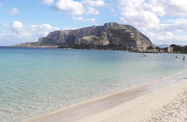 Penthouse with panoramic terrace in front of Mondello beach