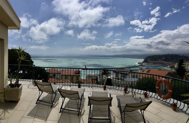 Penthouse with wonderfull sea view between Nice and Viilefranche