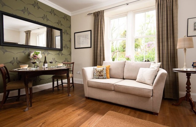 Pentland Cottage - sleeps 2 guests in 1 bedroom