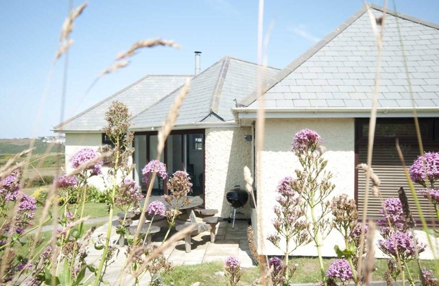 PENTREATH, pet friendly, country holiday cottage in Crantock